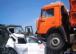 На дороге Анапа-Крымск-Славянск-на-Кубани массовое ДТП, повреждено 13 автомобилей 