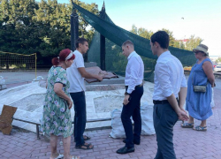 В Анапе проводится благоустройство мемориала «Три свечи» 