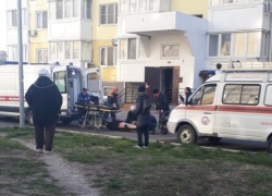  В Анапе пьяная женщина спрыгнула с третьего этажа