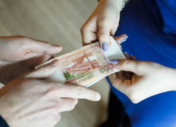 Мебельный мастер обманул анапчанку почти на 50 тысяч рублей