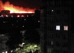 Горим.. спасите...  Чембурка! Есть угроза возгорания жилых домов