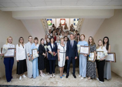 В Анапе наградили молодёжных активистов в преддверии Дня молодёжи