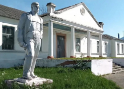  Под Анапой продают комнату в бывшем здании администрации