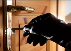 В Анапской сын обокрал отца, а в Анапе столкнулись автоледи