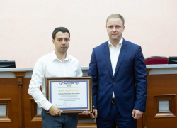 Василий Швец наградил анапских строителей