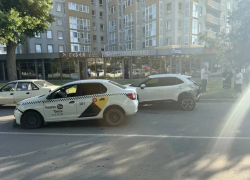 В Анапе в ДТП с такси пострадали два пассажира