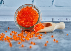 Вкусный и качественный праздничный стол: как правильно анапчанам выбрать красную икру