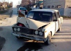 В Анапской «шестёрка» «подбросила» «Тойоту» так, что иномарка свалилась на бок