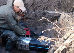 Утечка на водоводе в районе ж/д вокзала в Анапе устранена