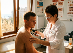 Загар может стоить здоровья: медики предупредили жителей Анапы о рисках солнца