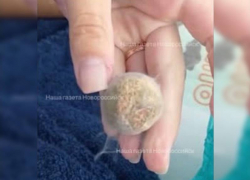 Со дна Черного моря турист достал странный камень – тот задымился и взорвался