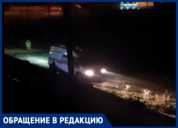 В станице под Анапой застряла скорая помощь: машину толкали пожарные и местные жители