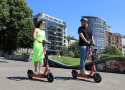 Они еще и взрываются: чем опасны так популярные в Анапе электросамокаты