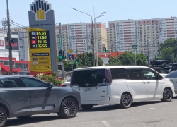 В Краснодарском крае за сутки открылись ещё 36 АЗС. Но в Анапе и на побережье ситуация остаётся напряжённой