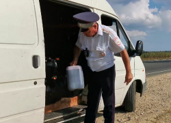 Полиция Анапы задержала водителя с тоннами немаркированного алкоголя