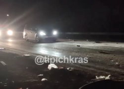 На трассе А-146 под Ильским бензовоз догнал 5 машин и собрал их все в одну "гусеницу"