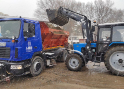 Непогода не помеха: в Анапе против снега задействована спецтехника