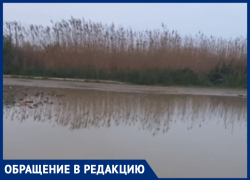 Огромная лужа в станице Благовещенской создаёт неудобства местным и отдыхающим