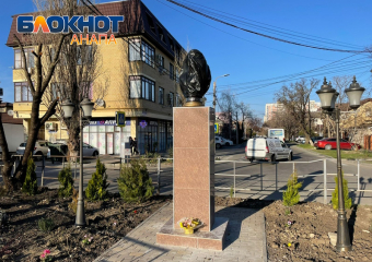 «Как я любил твои бури, Кавказ»: в Анапе установили бюст М.Ю Лермонтова