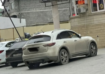 Четыре колеса иномарки Infiniti проткнули ножом в Анапе