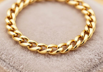 В Анапе после застолья похитили золотую цепочку и сдали её в ломбард