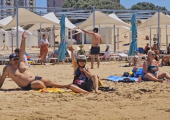 Солнце-жгучее, вода-теплая: в Анапе стартовал пляжный сезон