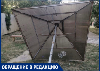 Ребятам негде играть: детская площадка на улице Новороссийской в Анапе продолжает разрушаться 