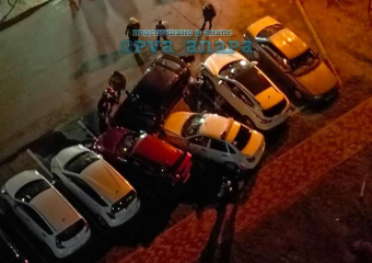 В Анапе автоледи с ребенком протаранила 3 припаркованных автомобиля