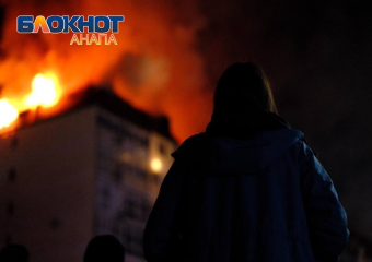 Горел 5 часов: в Анапе на улице Объездной локализовано открытое горение жилого дома