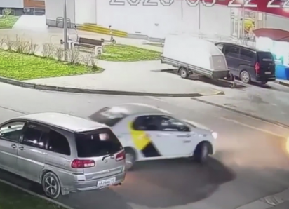 В Анапе водитель такси устроил ДТП и скрылся с места происшествия