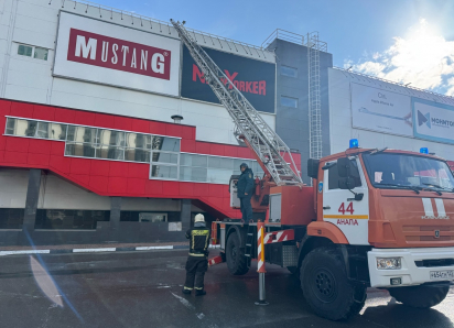 Посетителей ТРЦ в Анапе срочно вывели на улицу — что произошло