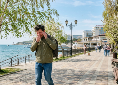 Аллергия в Анапе весной: что цветёт в марте–апреле и как защититься