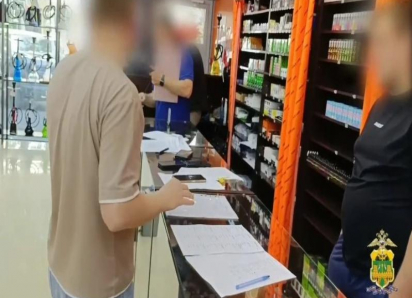 Почти 10 тысяч вэйпов и электронных сигарет изъяли у анапских продавцов. Торговцам грозит до шести лет колонии