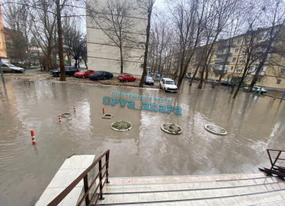 Жители Анапы утонули в грязной луже у собственного дома