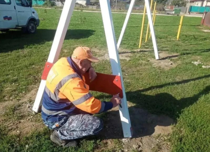 Анапа приводит себя в порядок: от ограждений до детских качелей