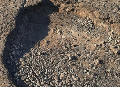 Жители Анапы пожаловались на опасные ямы во дворе