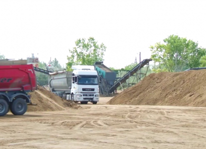В Анапе продолжается вывоз загрязнённого песка с временной площадки в х. Воскресенском