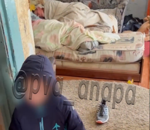 На улице Крымской в Анапе дети убегают из дома от пьющих родителей