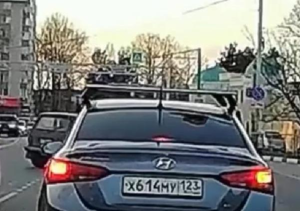 В Анапе водитель Hyundai проехал перекрёсток на красный свет и был найден полицейскими