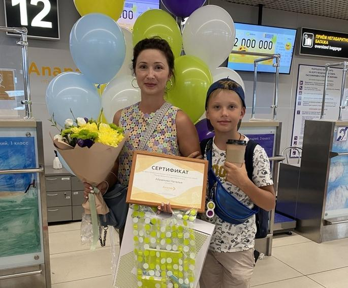 Наталья Абрамова стала 2-миллионным пассажиром аэропорта Анапы