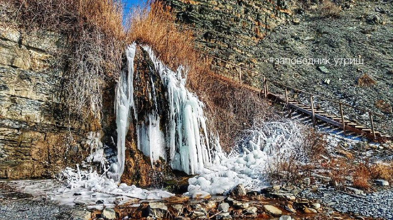 Единственный в Анапском районе водопад покрылся льдом