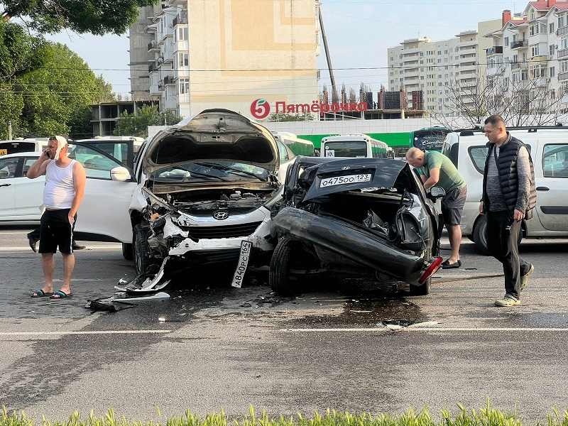 Жесткое ДТП в Анапе – столкнулись пять автомобилей