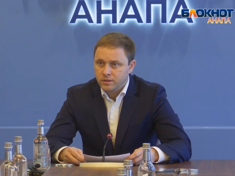На треть упали доходы мэра Анапы за год и составили 116 тысяч рублей в месяц
