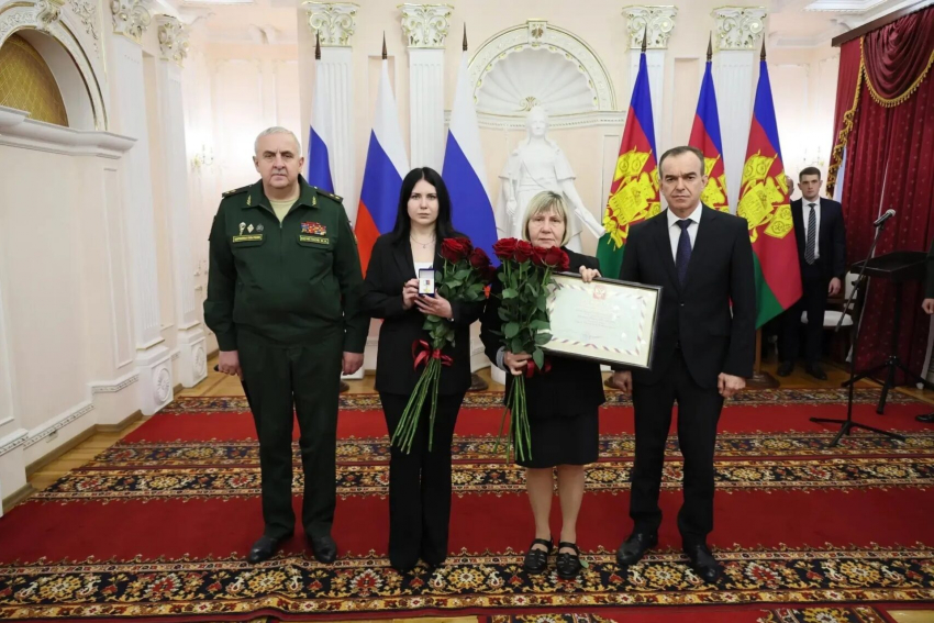 Семье погибшего участника СВО из Анапы передали Звезду Героя России