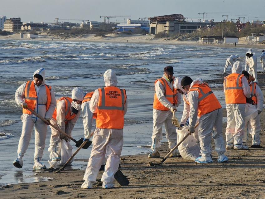 Новый выброс нефтепродуктов в Анапе оперативно убрали