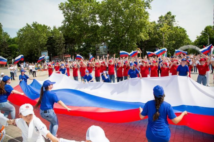 Программа празднования Дня Государственного флага России: празднуем сегодня!