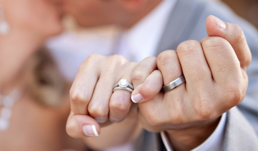 Почему на свадьбе молодые обмениваются кольцами? Знаете ли вы, откуда эта традиция?