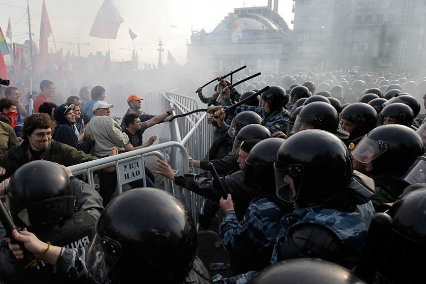 Родителей могут наказать за то, что их дети участвуют в митингах