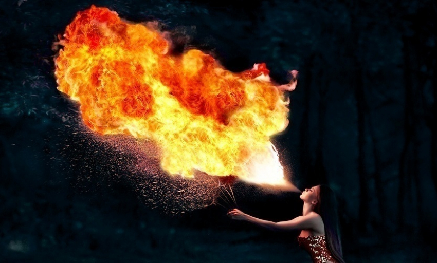 В Анапе задержали участницу огненного шоу, которая пыталась поджечь полицейского