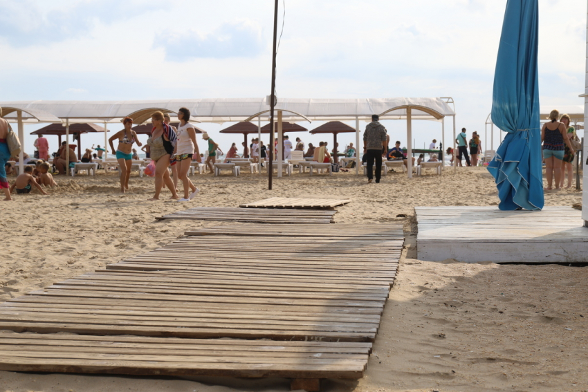 Почему мамочки на колясках с детьми не могут гулять в Анапе по песчаному  пляжу? 
